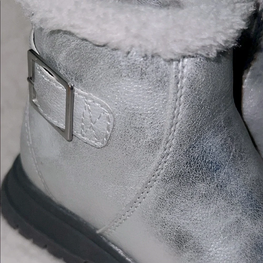 OshKosh B'gosh Silver‎ Kids Boots
